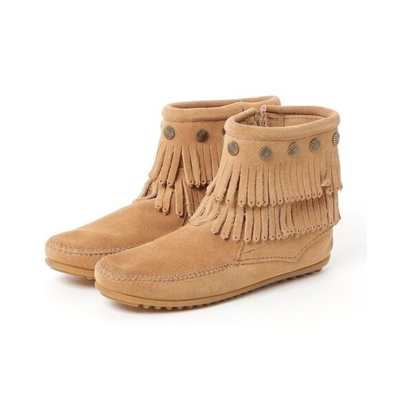NWOT Minnetonka Women’s 7.5 Double Fringe Side Zip Boots Taupe Suede Leather - Picture 1 of 10